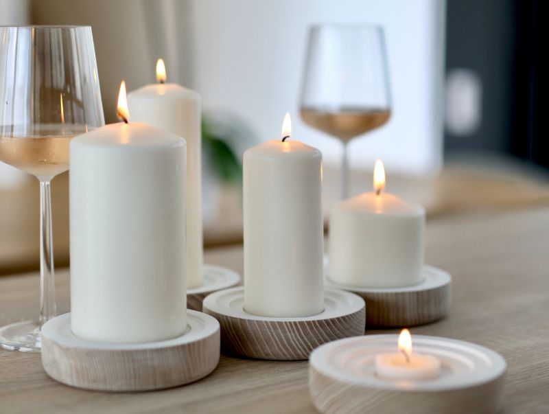 White candles for DIY weddings
