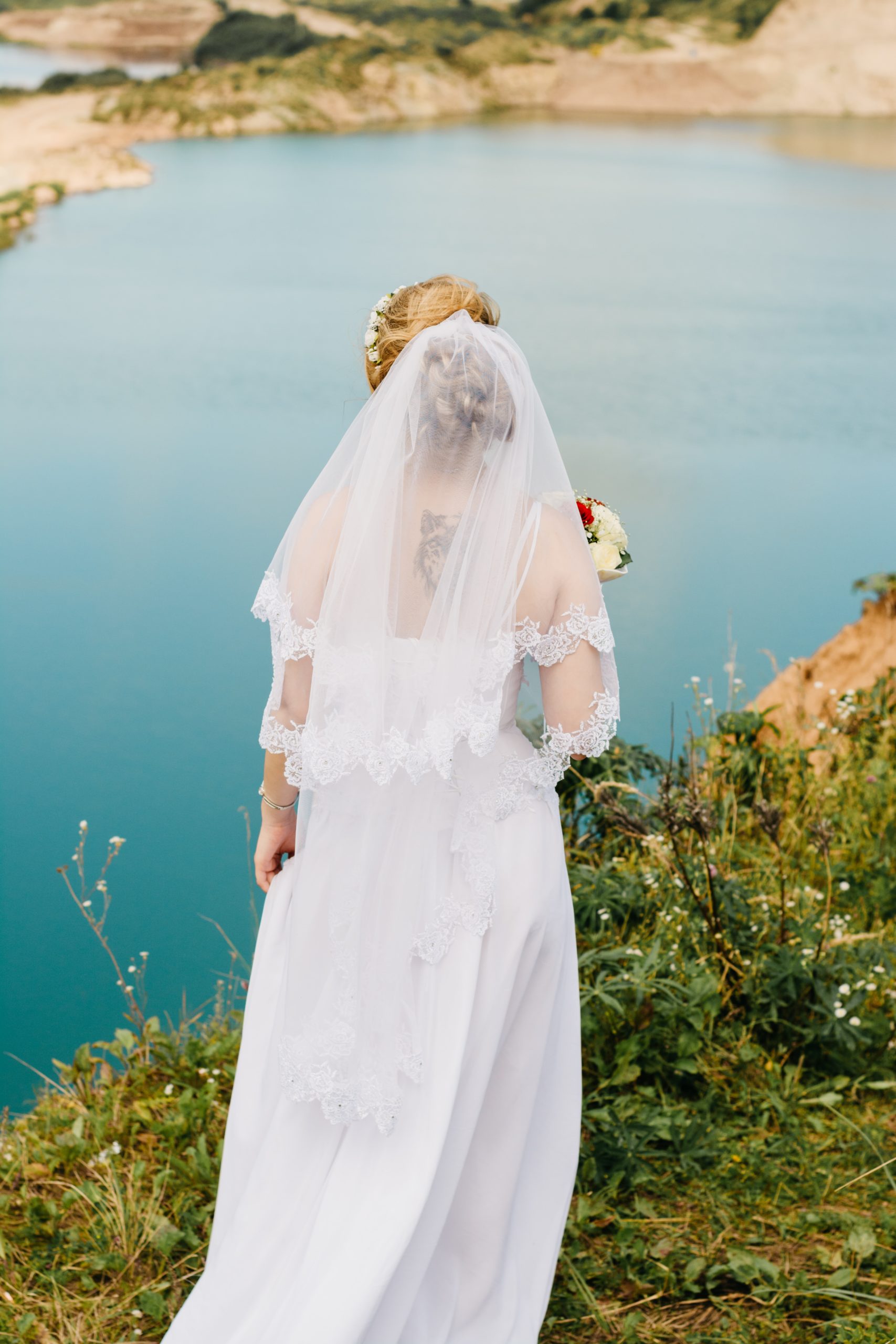 DIY wedding veil fingertip length